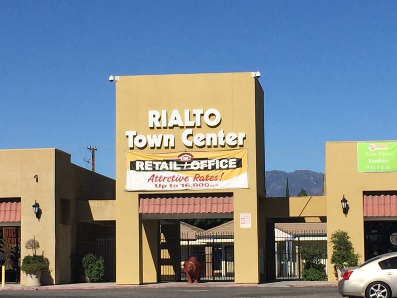 706-786 E Foothill Blvd, Rialto, CA à louer - Photo du bâtiment - Image 2 de 4
