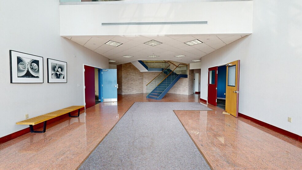 2 Gateway Blvd, East Granby, CT à louer - Numérisation 3D de Matterport - Image 2 de 28