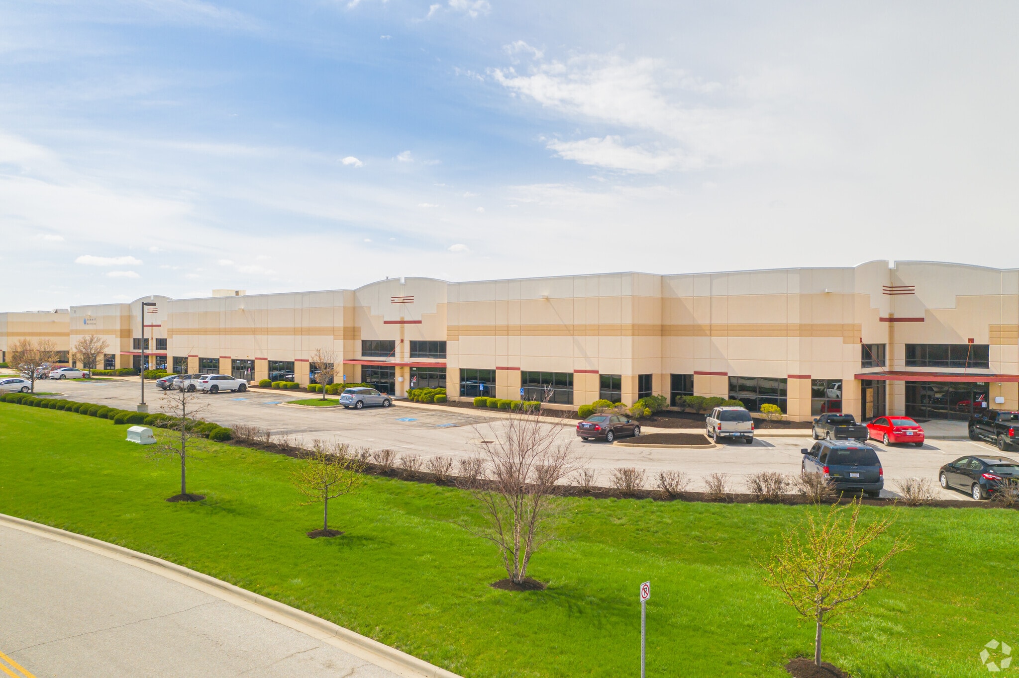 10902-10918 Strang Line Rd, Lenexa, KS for lease Primary Photo- Image 1 of 7