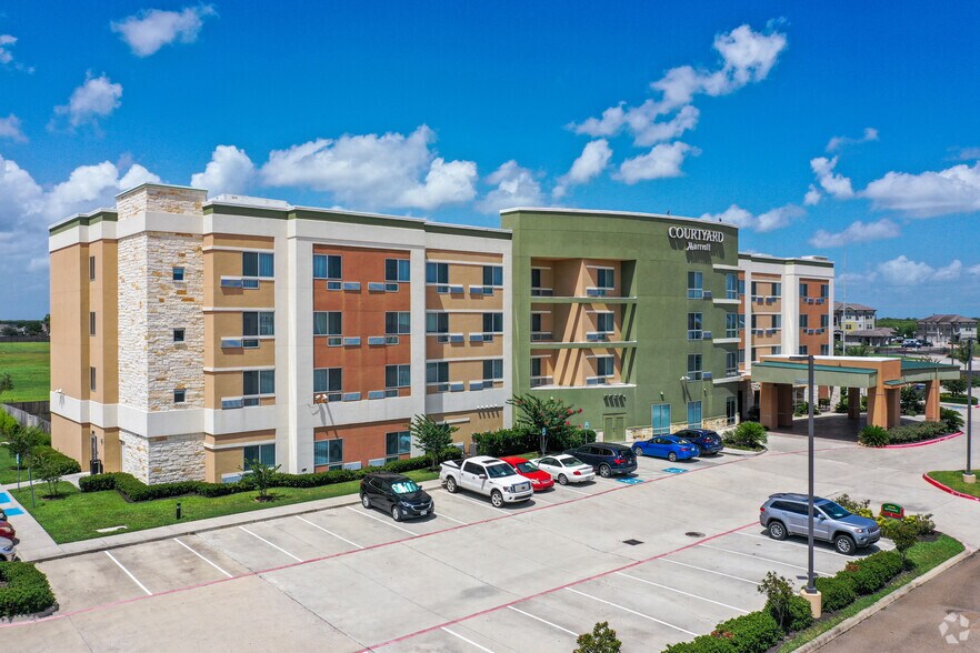 8002 N Navarro St, Victoria, TX à vendre - Photo du bâtiment - Image 3 de 8