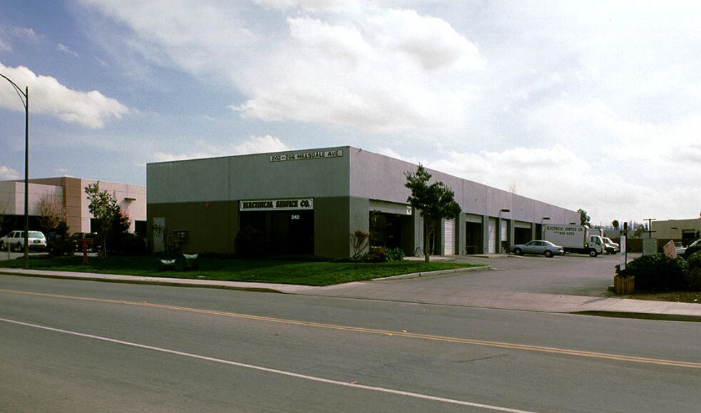 242-256 Hillsdale Ave, San Jose, CA à louer - Photo du bâtiment - Image 2 de 4