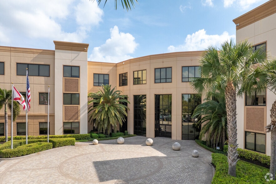12651 Gateway Blvd, Fort Myers, FL à louer - Photo du bâtiment - Image 2 de 5
