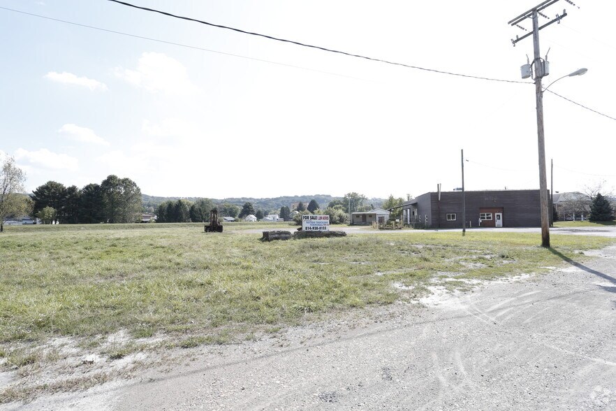 242 Hampton Ave, Punxsutawney, PA à vendre - Photo du bâtiment - Image 2 de 2