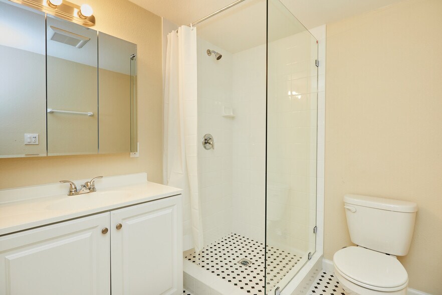 1840 W 11th Pl, Los Angeles, CA à vendre - Photo intérieure - Image 2 de 22
