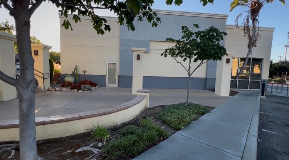 22390 Homestead Rd, Cupertino, CA à louer - Photo du bâtiment - Image 3 de 14