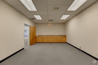 9726 E 42nd St, Tulsa, OK for lease Interior Photo- Image 2 of 6