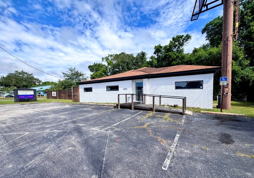 3480 Barrancas Ave, Pensacola, FL à vendre - Photo du bâtiment - Image 3 de 24