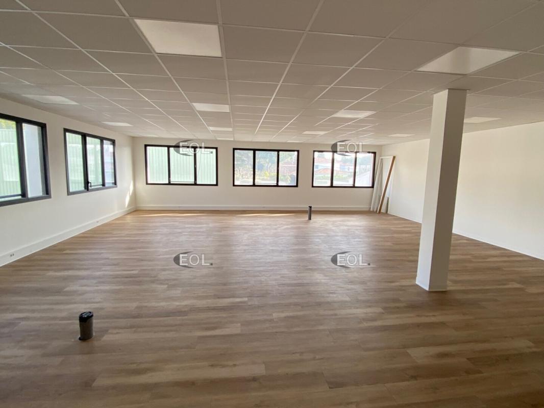 Office in Éguilles for sale Interior Photo- Image 1 of 2