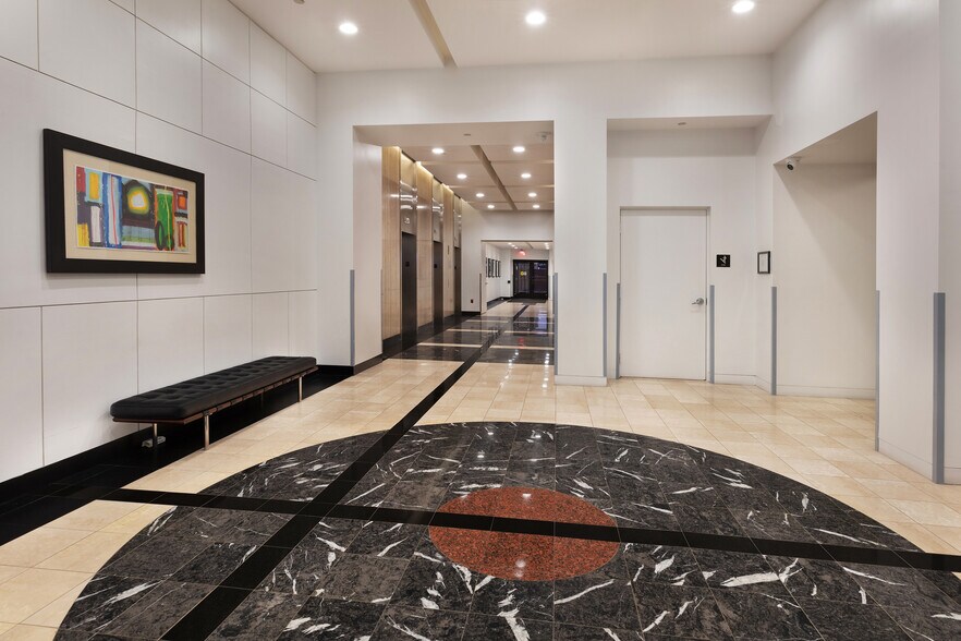 10210 Greenbelt Rd, Lanham, MD à vendre - Hall d’entrée - Image 3 de 7