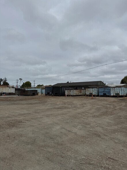 23555 Saklan Rd, Hayward, CA à vendre - Photo du bâtiment - Image 2 de 3