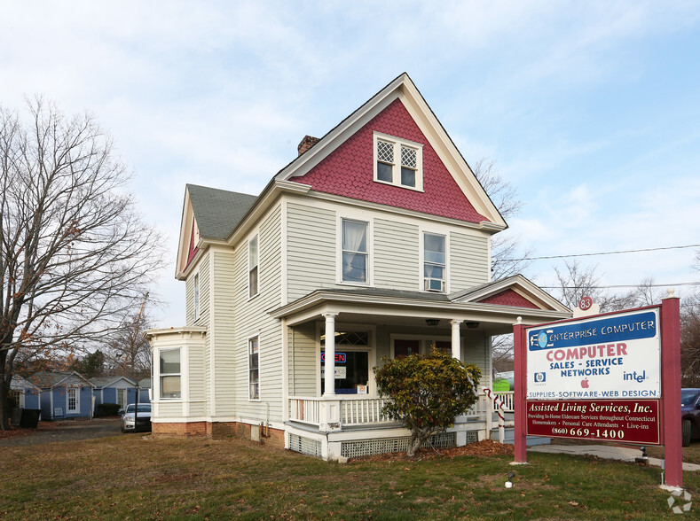 83 W Main St, Clinton, CT à vendre - Photo principale - Image 1 de 1