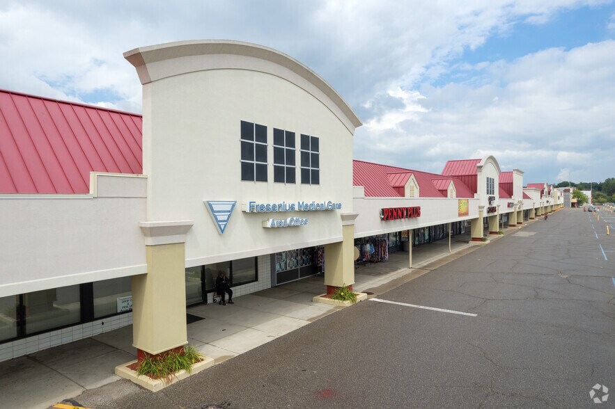 35161-35649 S Gratiot Ave, Clinton Township, MI à louer - Photo du bâtiment - Image 1 de 4