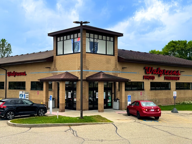 14700 Lac Lavon Dr, Burnsville, MN for sale - Building Photo - Image 2 of 5