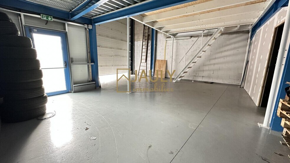 Local d'activités dans Mareuil-lès-Meaux à vendre - Photo du bâtiment - Image 2 de 30