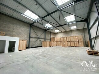 Plus de détails pour Local d'activités à louer