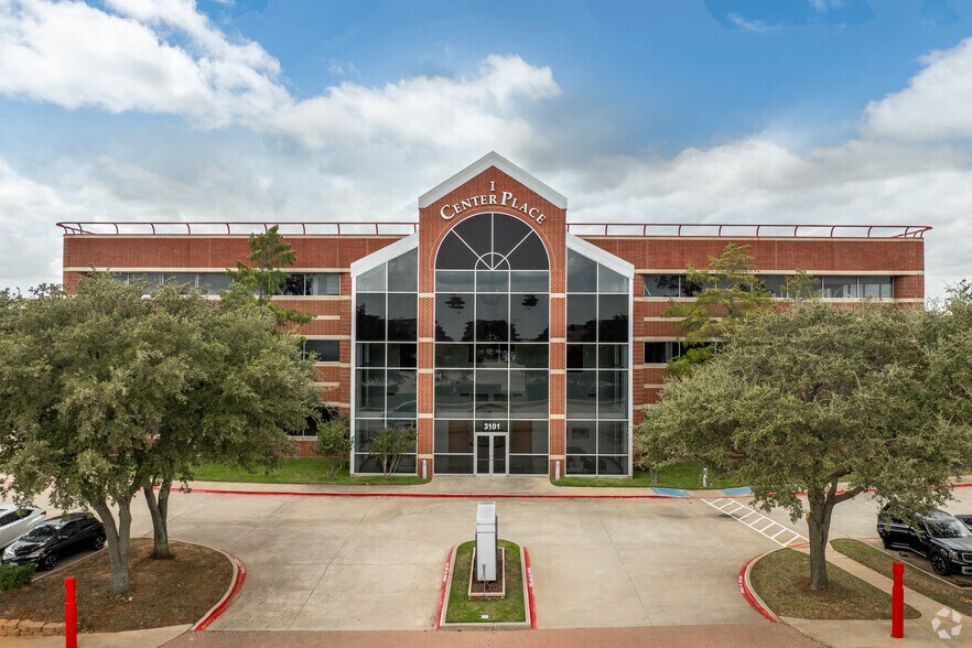 3101 Churchill Dr, Flower Mound, TX à louer - Photo du bâtiment - Image 2 de 22