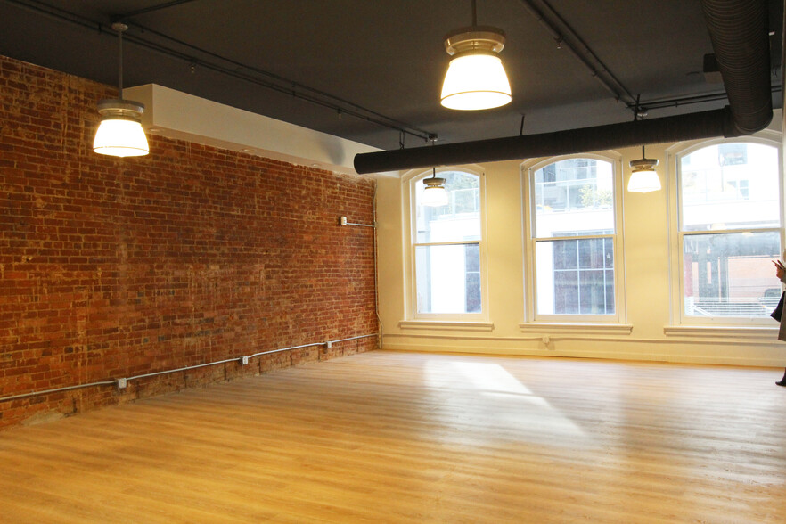 133-135 W 4th St, Cincinnati, OH for lease - Interior Photo - Image 2 of 8