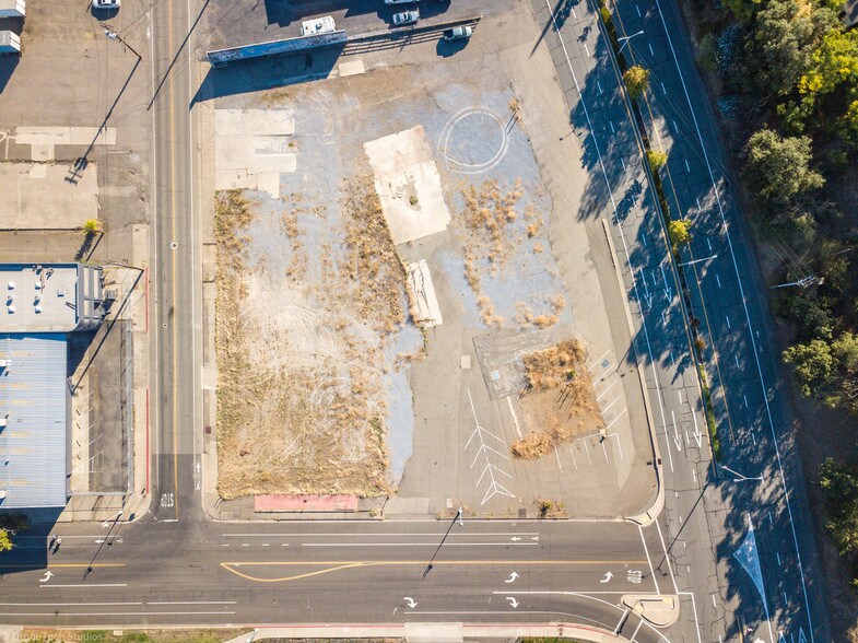 2515 S Market St, Redding, CA for lease - Building Photo - Image 2 of 3