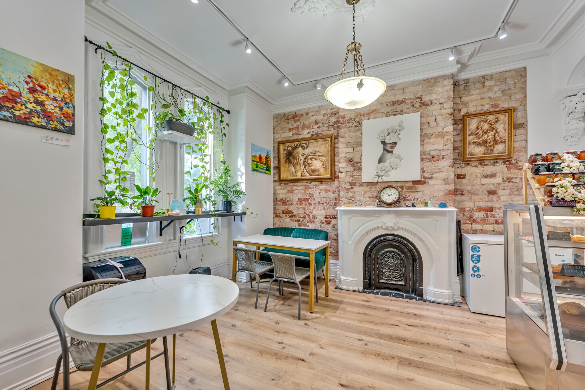 290 E Gerrard St, Toronto, ON à vendre Photo intérieure- Image 1 de 3