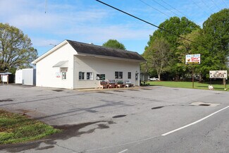 Plus de détails pour 1201 W Main St, Yadkinville, NC - Commerce de détail à vendre