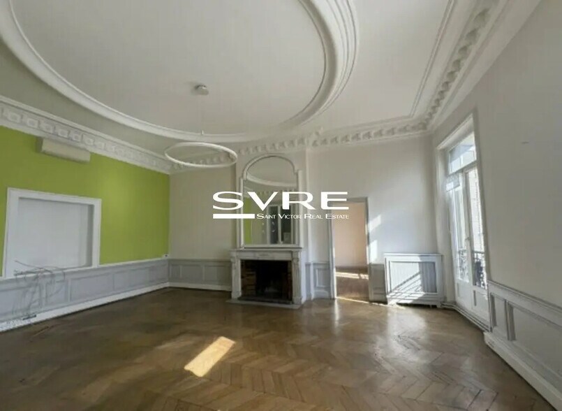 Office in Marseille for lease - Interior Photo - Image 3 of 12