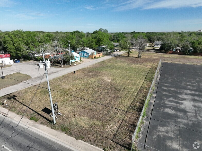 786 W Court St, Seguin, TX for sale - Aerial - Image 2 of 2