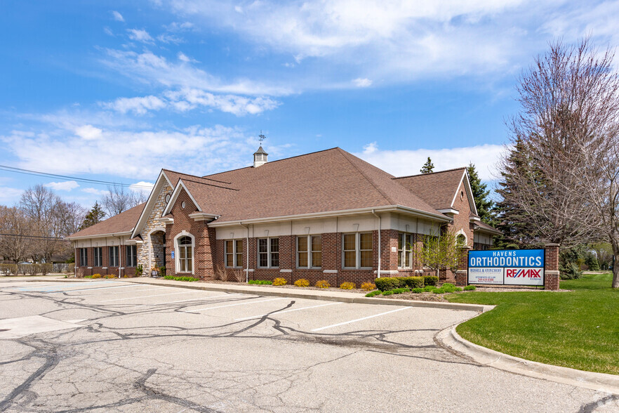 4468 W Walton Blvd, Waterford, MI for lease - Primary Photo - Image 1 of 1