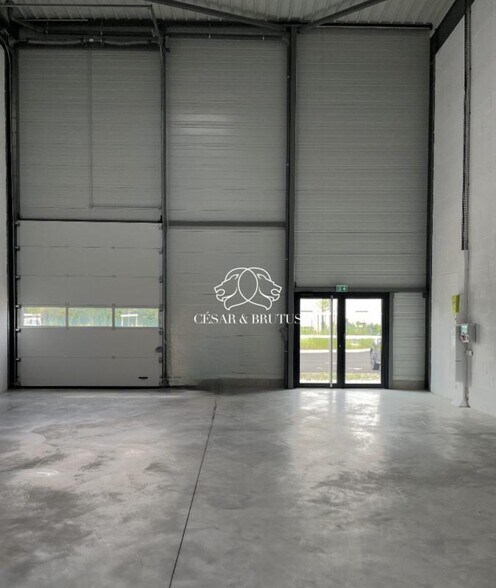 Industrial in Rillieux-la-Pape for sale - Building Photo - Image 2 of 4