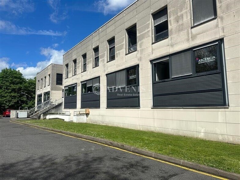 Office in Lognes for lease - Building Photo - Image 1 of 12
