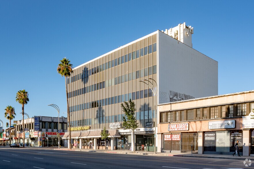 6320 Van Nuys Blvd, Van Nuys, CA à louer - Photo du bâtiment - Image 3 de 3