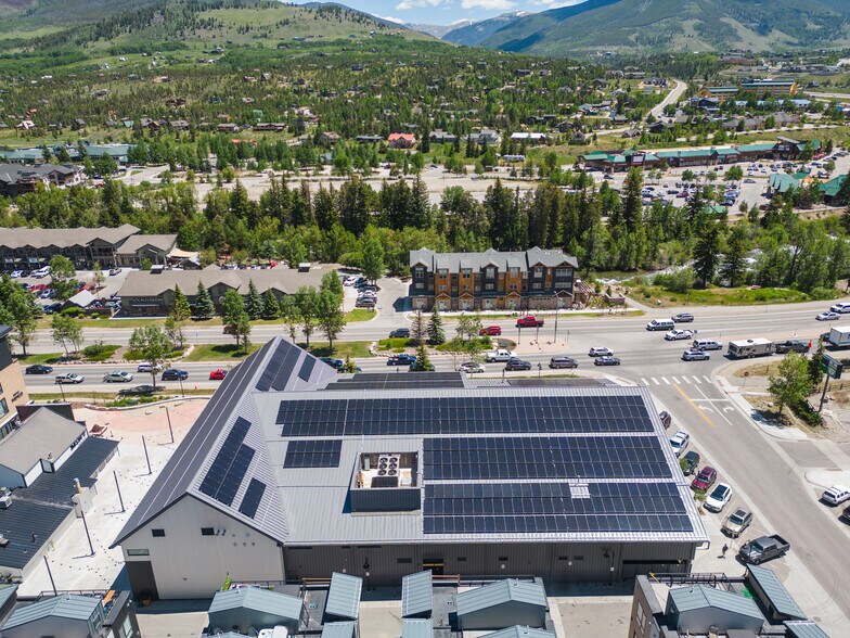 325 Blue River Pky, Silverthorne, CO à louer - Photo du bâtiment - Image 3 de 16