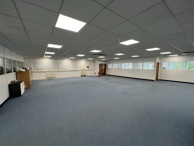 West Park Ring Rd, Leeds for lease Interior Photo- Image 1 of 2