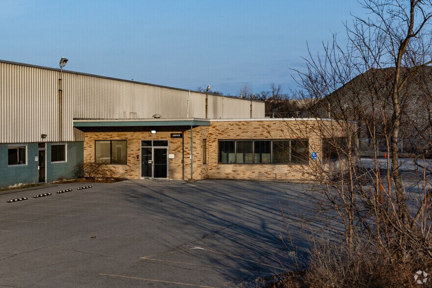 4930 Buttermilk Hollow Rd, West Mifflin, PA à louer - Photo du bâtiment - Image 2 de 6
