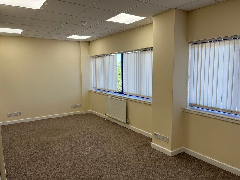 26-30 Vincent Av, Milton Keynes for lease - Building Photo - Image 3 of 10