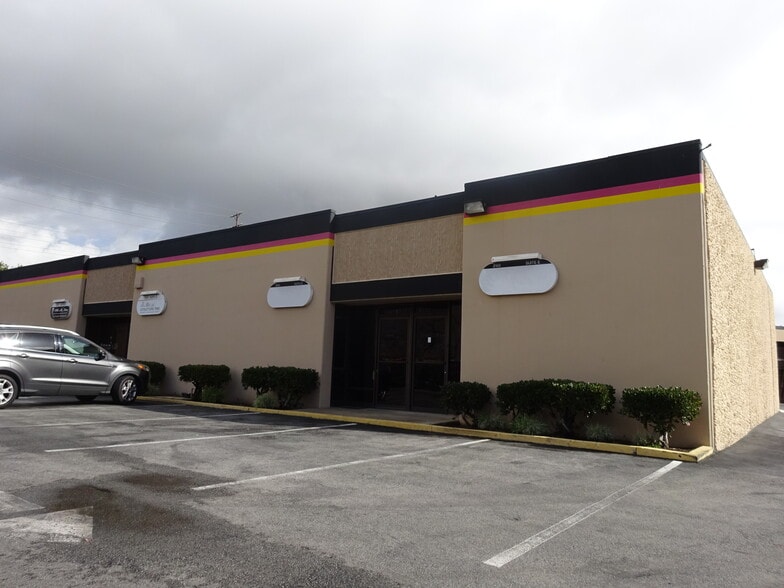 2100 E McFadden Ave, Santa Ana, CA for lease - Building Photo - Image 3 of 7