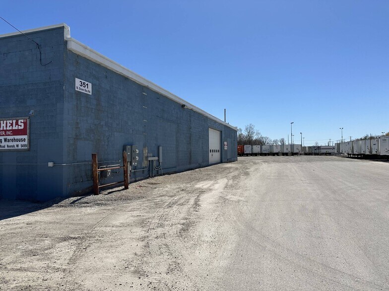 351 N Green Bay Rd, Neenah, WI for lease - Building Photo - Image 2 of 4