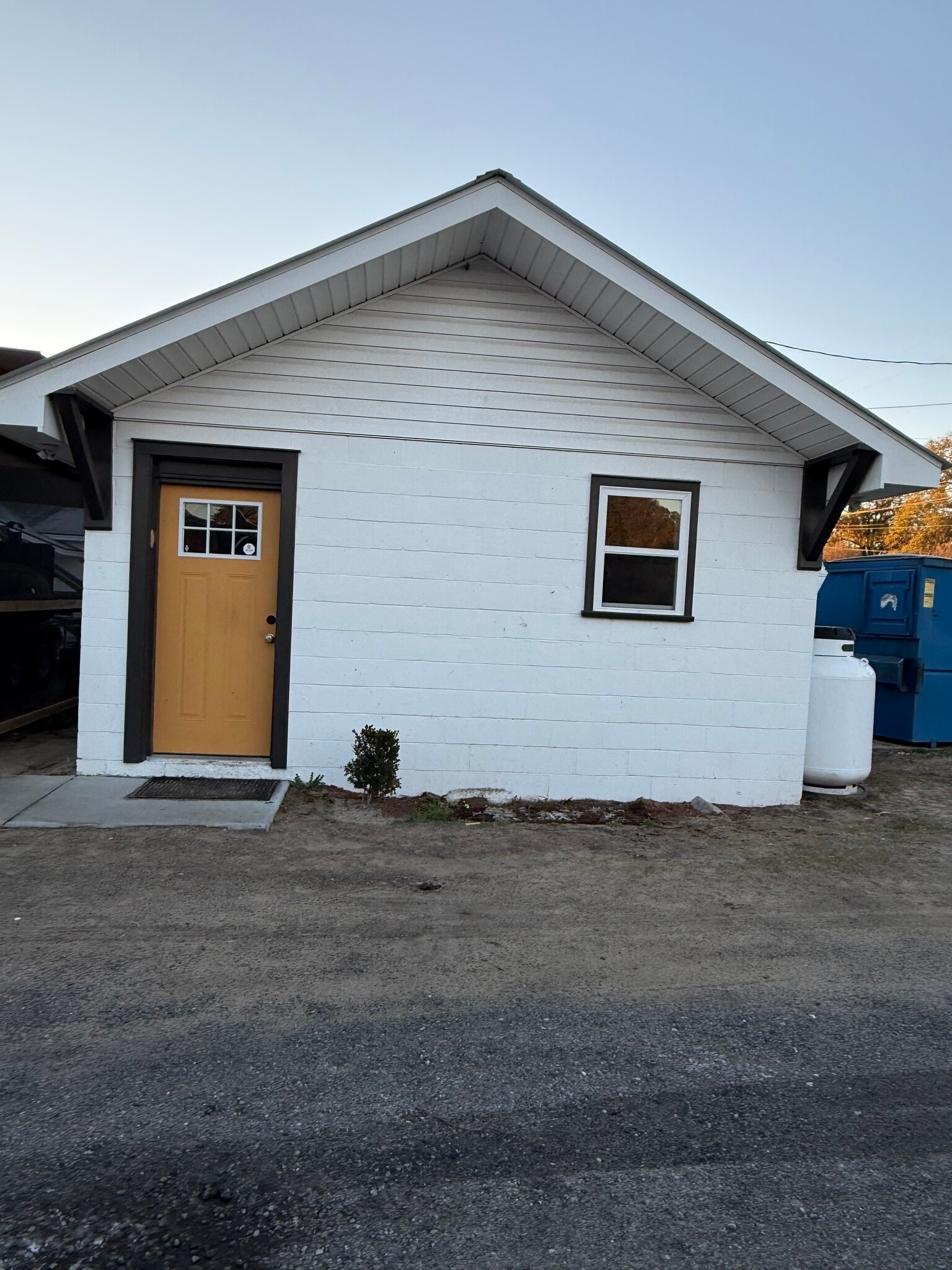 114-116 N Laurel St, Springfield, GA for lease Primary Photo- Image 1 of 2