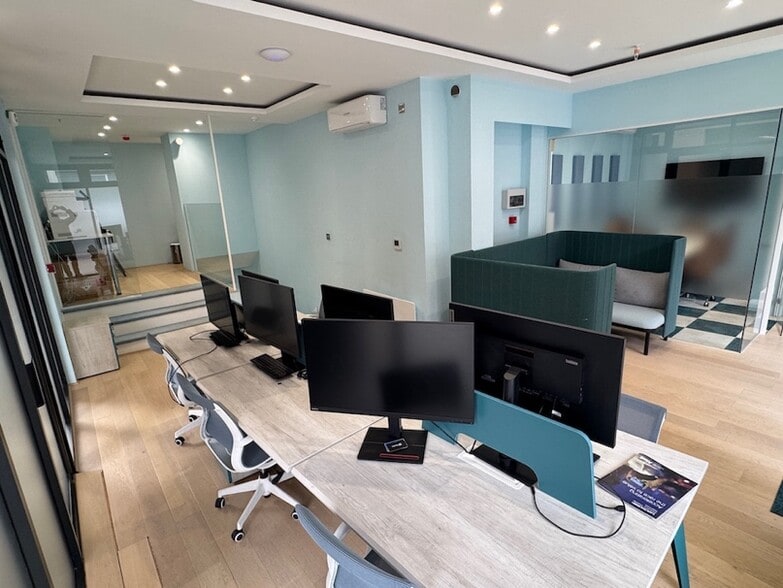 13-15 Dock St, London for lease - Interior Photo - Image 2 of 16
