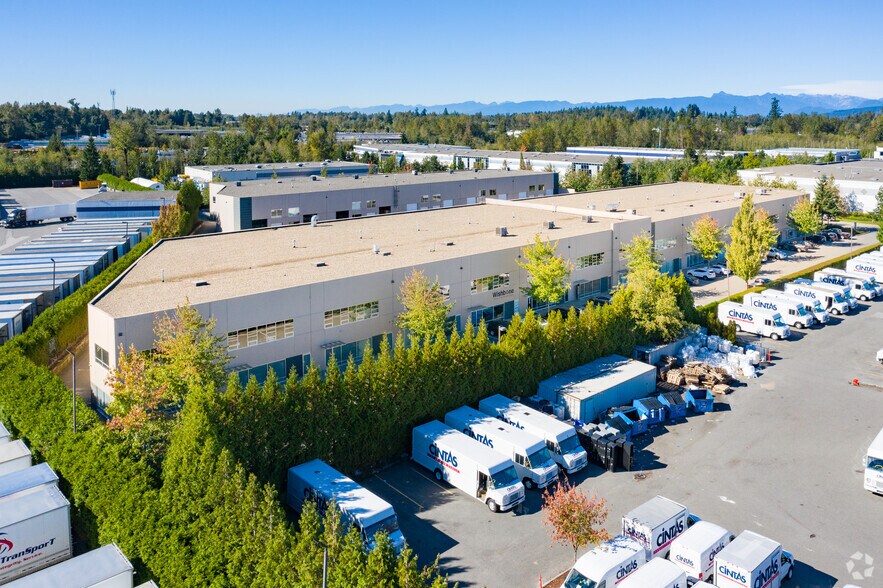 27090 Gloucester Way, Langley, BC à louer - Photo du bâtiment - Image 2 de 8