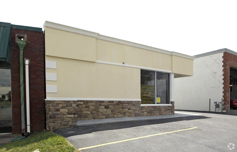 1114 Industry Rd, Lexington, KY à louer - Photo du bâtiment - Image 3 de 3
