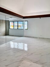 318 E Glenoaks Blvd, Glendale, CA for lease Interior Photo- Image 2 of 13