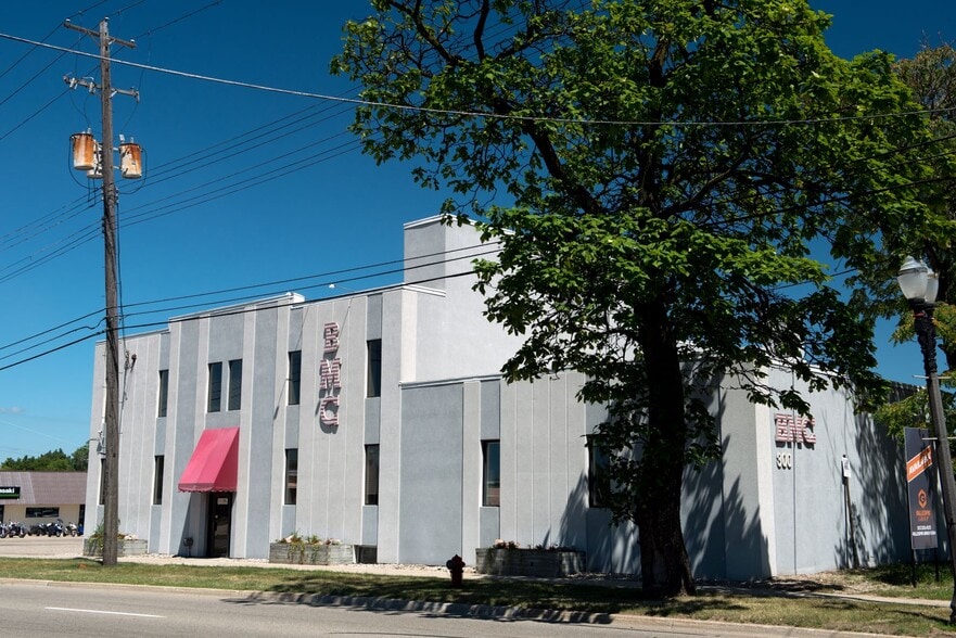 300 N Larch St, Lansing, MI à louer - Photo du bâtiment - Image 2 de 2
