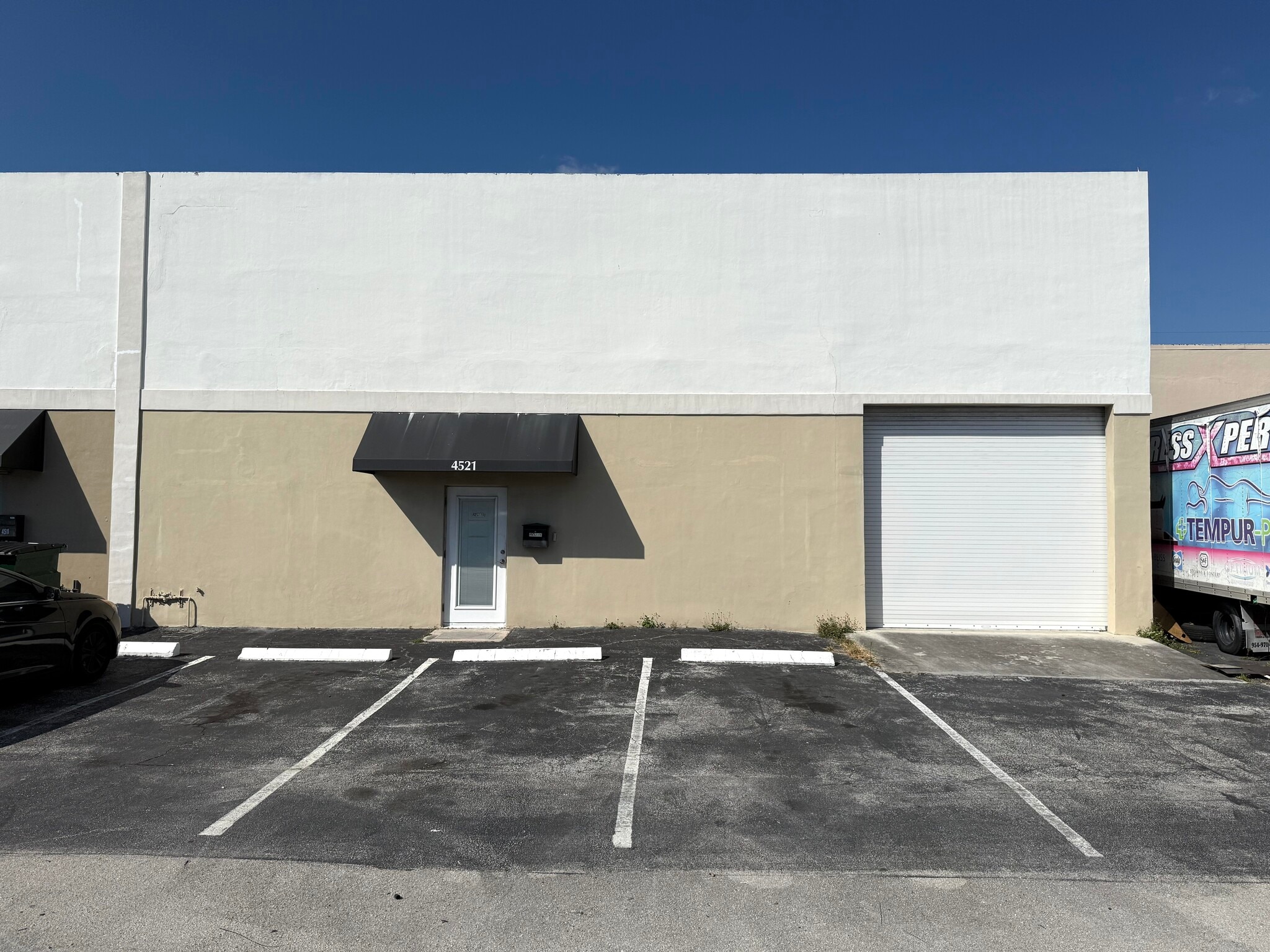 4521 NE 5th Ter, Fort Lauderdale, FL for lease Primary Photo- Image 1 of 8