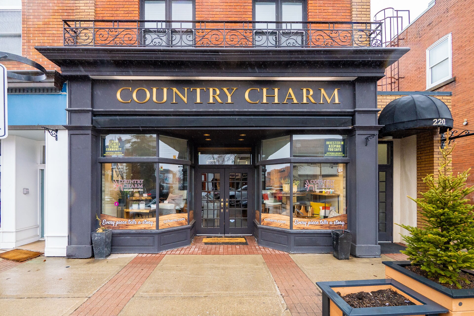 220 Queen St S, Mississauga, ON à vendre Photo du bâtiment- Image 1 de 1