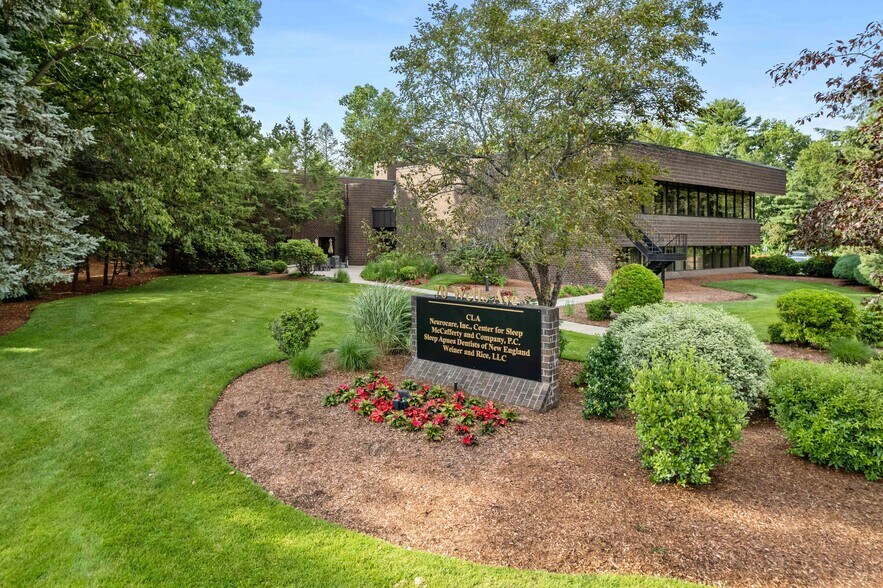 70 Wells Ave, Newton, MA à louer - Photo du bâtiment - Image 1 de 3