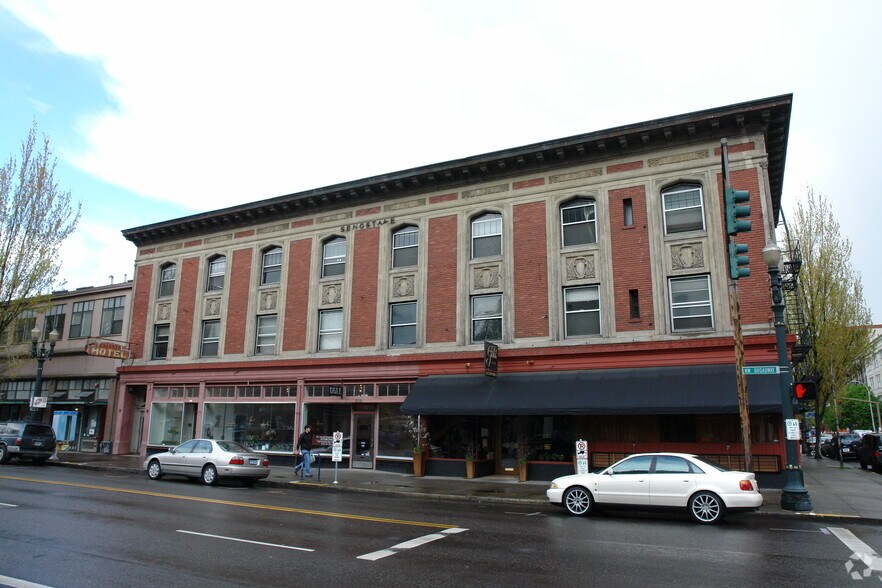 306 NW Broadway, Portland, OR à louer - Photo du bâtiment - Image 2 de 7
