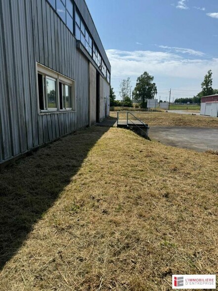 Industrial in La Selle-en-Luitré for lease - Building Photo - Image 1 of 4