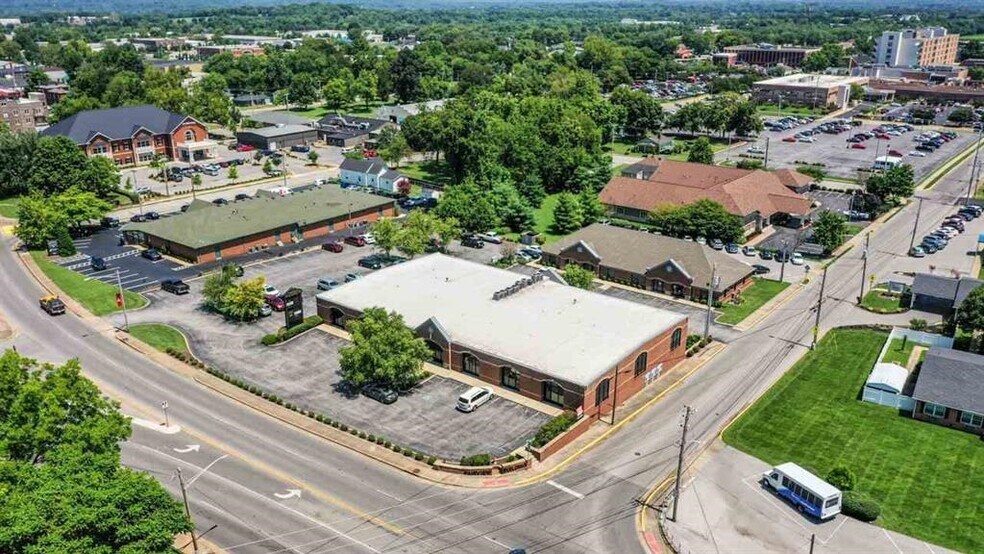 730 Fairview Ave, Bowling Green, KY à louer - Photo du bâtiment - Image 2 de 4