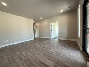 2272 Camino del Plaza Ln, Edmond, OK for lease Building Photo- Image 1 of 23