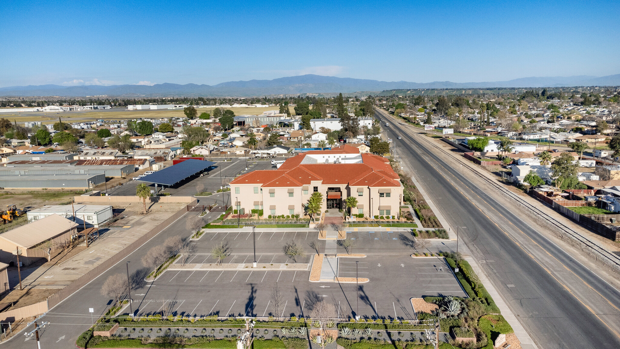 1608 Norris Rd, Bakersfield, CA à louer Photo principale- Image 1 de 20